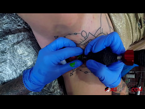 ❤️ Ekstremno potetovirana lepotica Sully Savage je dobila tetovažo na klitorisu ❤❌ Sex video na sl.sfera-uslug39.ru ️❤